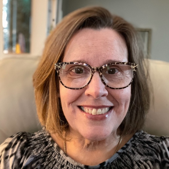 Meet your Posher, Kelli - Picture 2 of 2